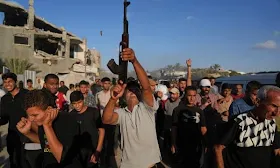 Renewed fighting tests Gaza ceasefire and Israel briefly halts aid