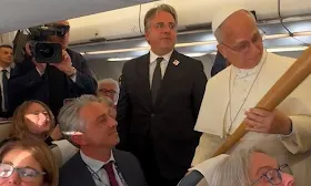 "How did you get this through security?" Pope Leo asks CBS News' Chris Livesay of White Sox baseball bat gift